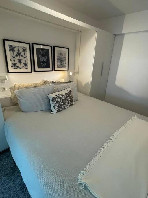 Charming Coastal Retreat Apartment อานาวีซอส ภายนอก รูปภาพ